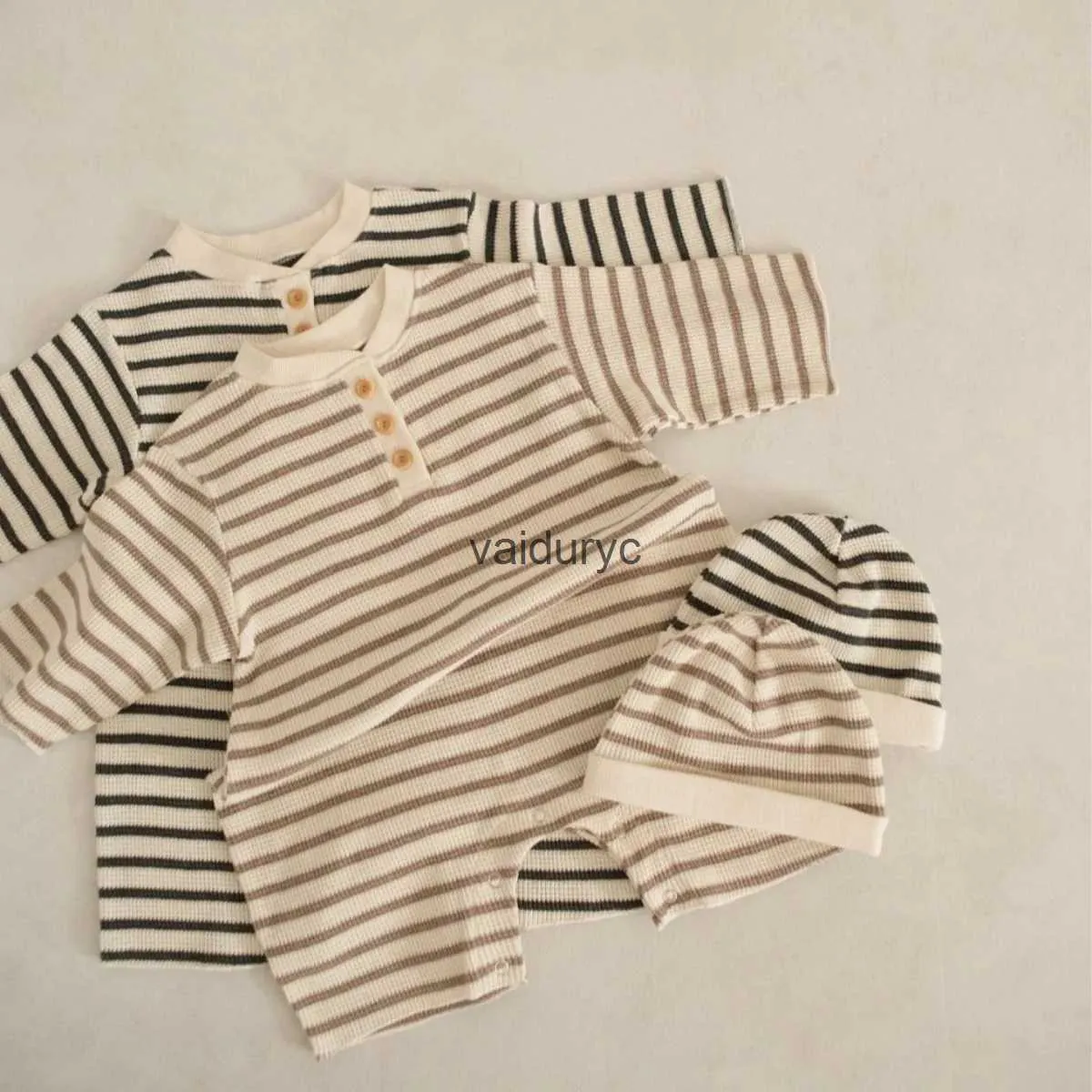 Rompers 2024 Spring New Baby Long Sleeve Striped Romper + Hat新生児幼児ワッフルコットンジャンプスーツボーイガール幼児服0-24m H240508