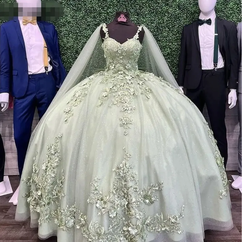 Ljusgrön glänsande quinceanera klänning älskling applikation spetspärlor tull bollklänning med cape sweet 15 vestidos de xv anos