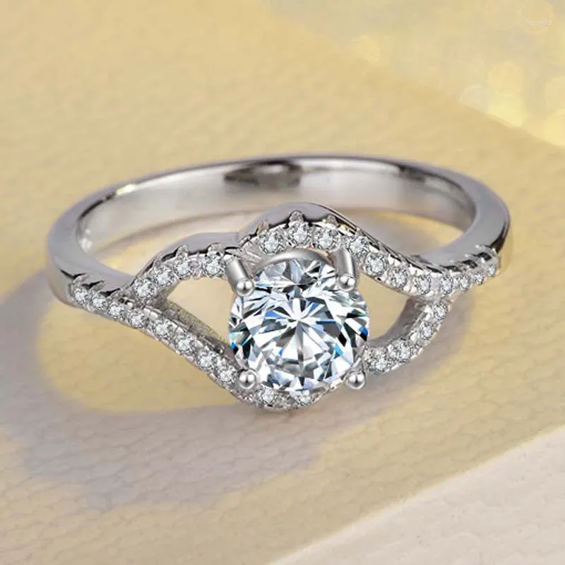 Cluster Rings Hoyon SL2 Jewelry for Women Micro Sätt fyra-PRONG 80 poäng Simulering Diamond Style Ring Women's Simple Wedding