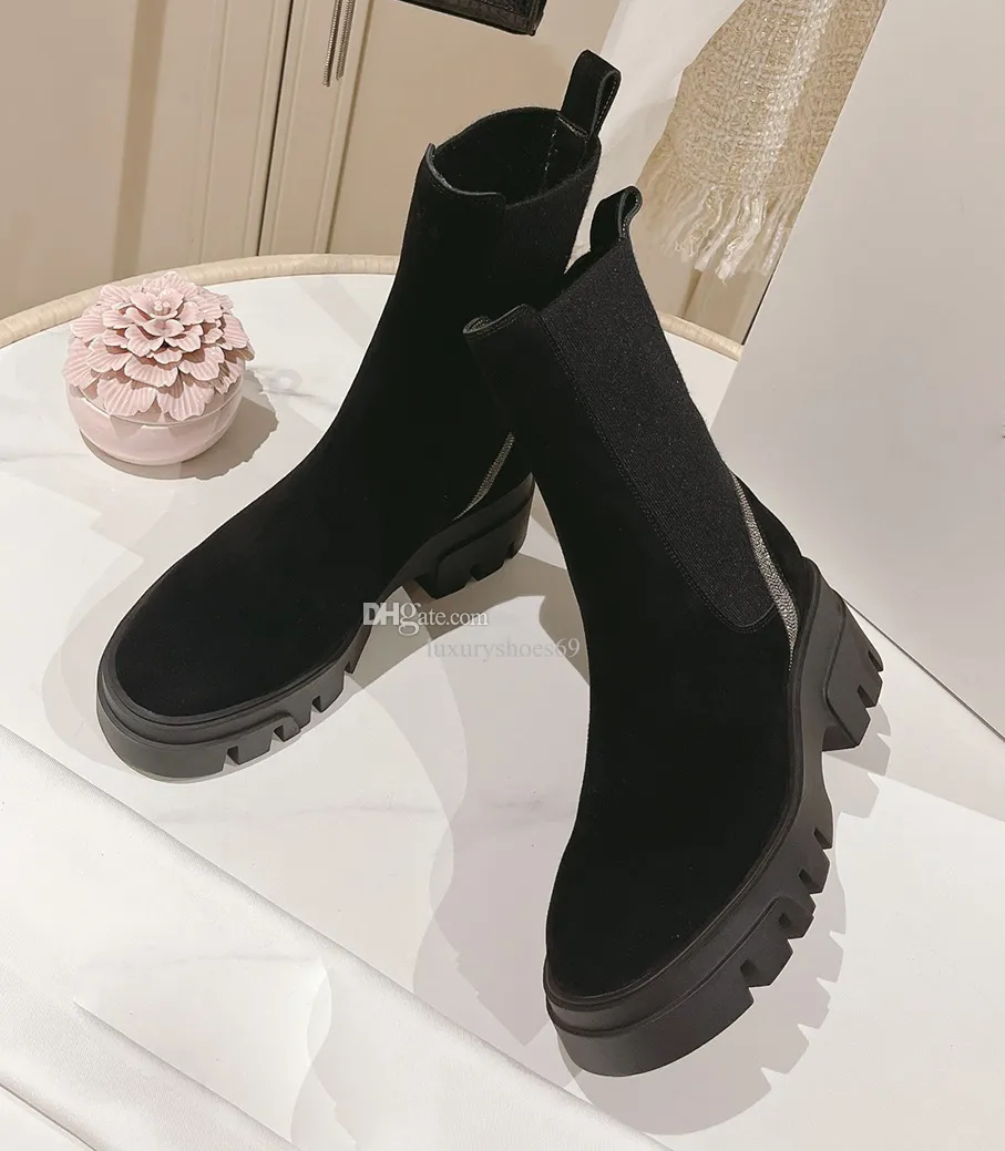 Gli stivali Martin in morbida pelle a testa tonda autunno e inverno sono avvolti con suole spesse impermeabili per aggiungere moda snellente e versatile alle scarpe corte da donna con scatola