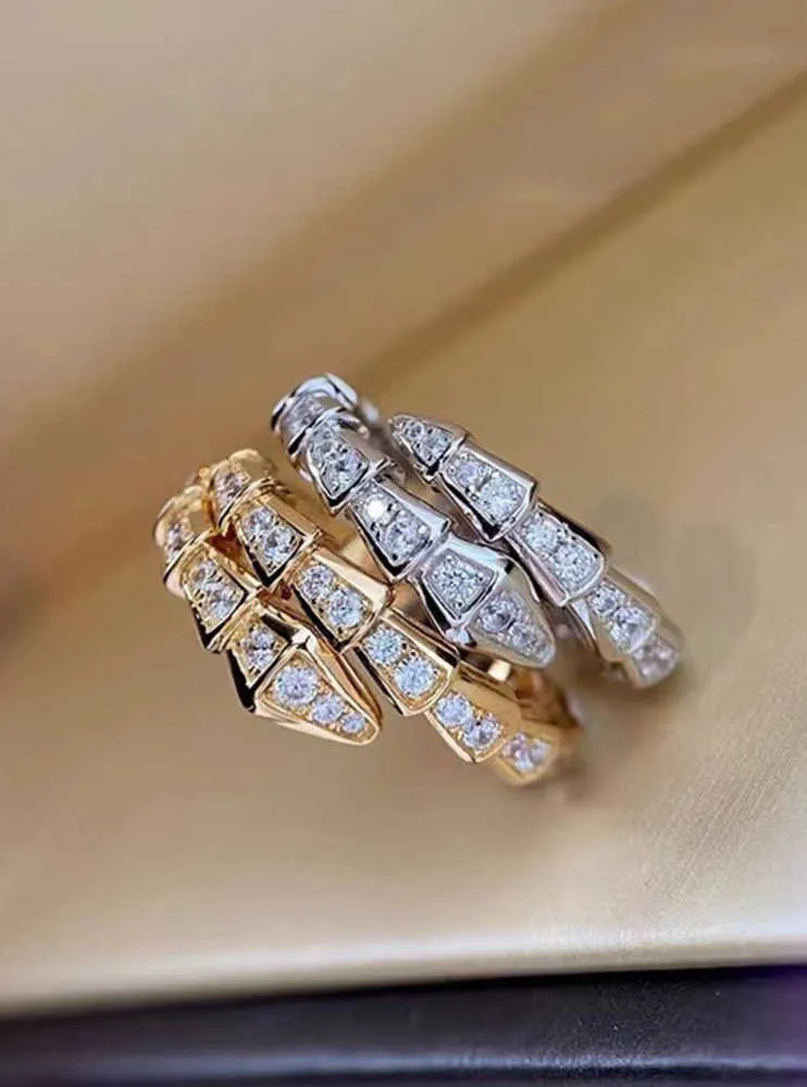 Modedesigner snake diamantring rostfritt stål män kvinnor bred smal version öppen ring enkel deformation silver 18k guld ljus diamantinlagd smyckespresent