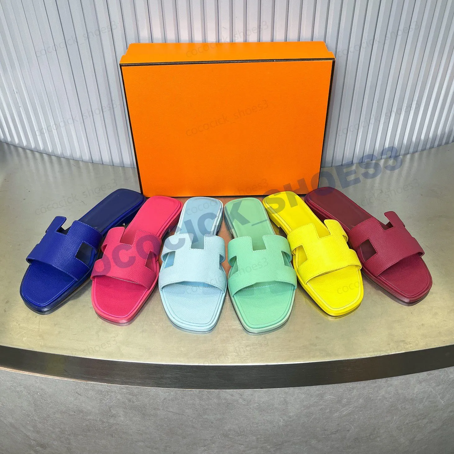 Lyxdesigner Oran Slipper Ladies Flip Flop Sandaler Summer LÄDER KODHID Svart Oran Semesterutflykt Flat Slipper Beach Sandaler med låda storlek 35-42