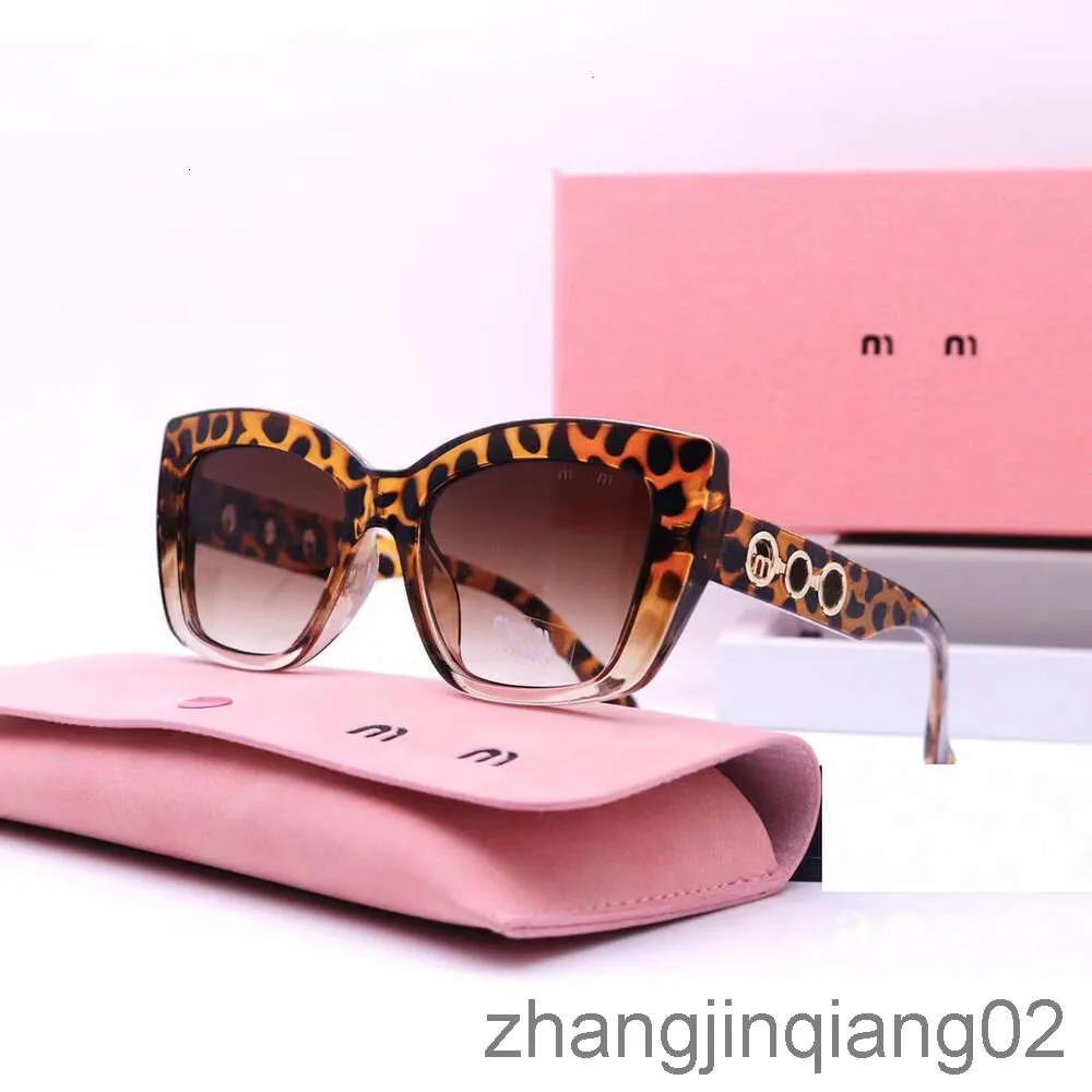 Designer Mui Mui Solglasögon Cykel Luxury Fashion Sports Polarize Miui Miui Solglasögon Mens Womans Summer Vintage Driving Beach Leopard Goggle Square Sun Glasses