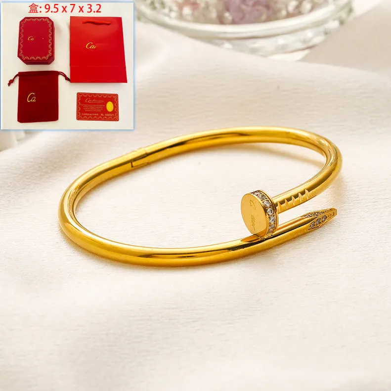 Nail Bangle Noir Luxe Designer Bracelet Boîte Emballage Cadeau Bijoux En Acier Inoxydable Femmes Charme Bracelet Anniversaire Voyage Boutique Cadeau Bracelet Avec Boîte