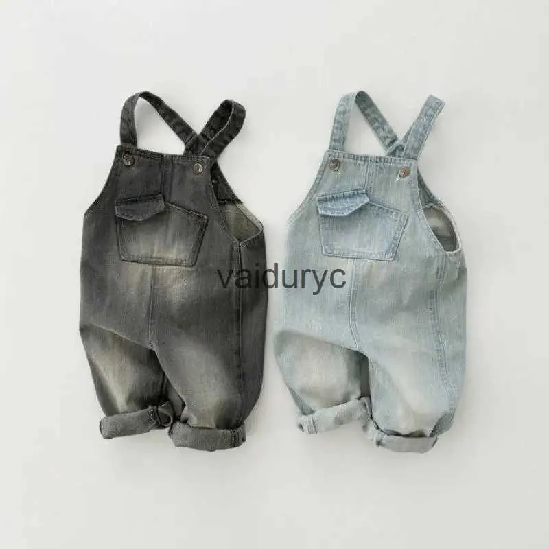 Combinaisons 2023 automne new girls denim Saut trapue ldren jeans décontractés pour garçons pantalon baby pantalon denim mignon vêtements pour enfants h240508