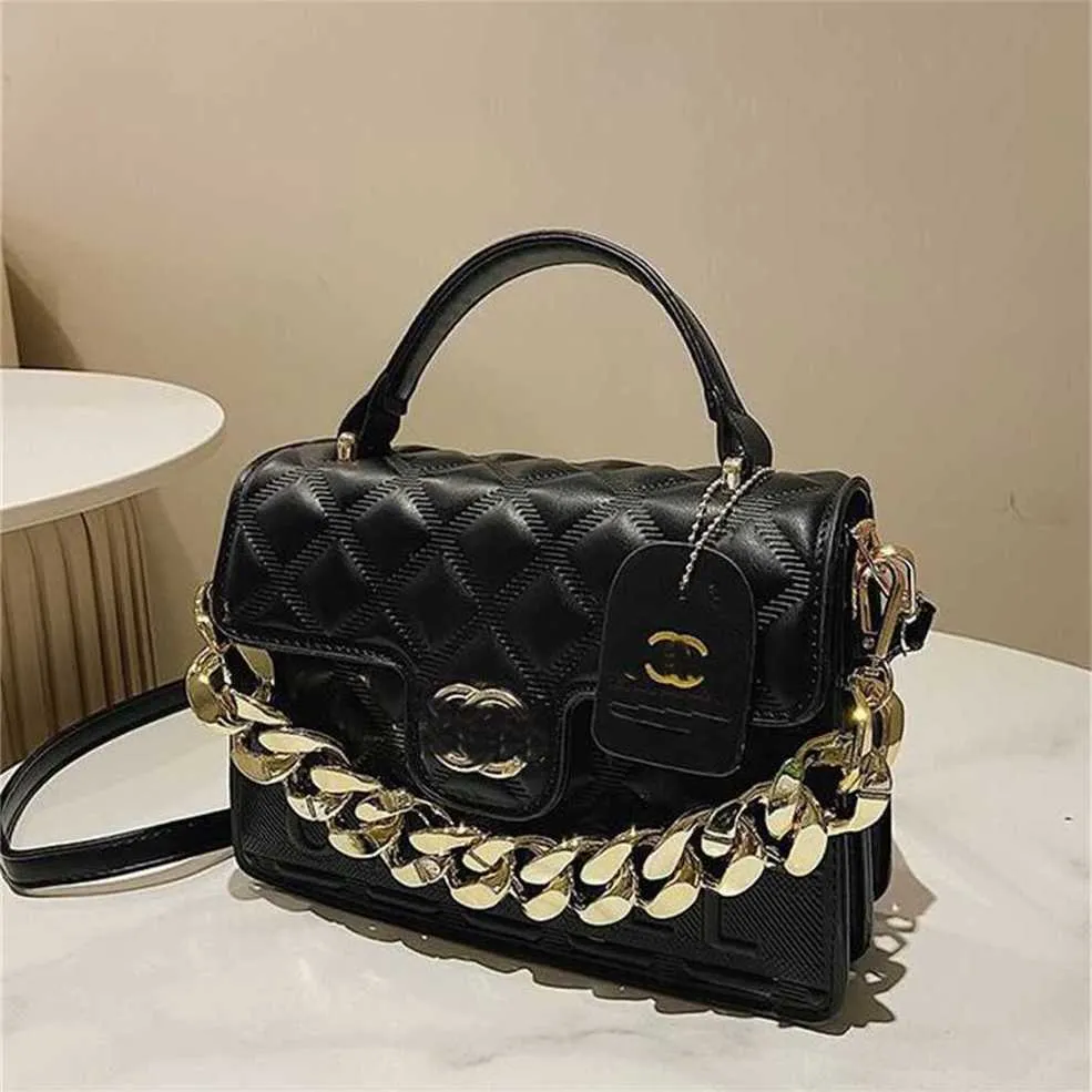 Bolso Bolso de cadena de hombro Embrague Solapa Totes Bolsas Monedero Monedero Letras dobles Color sólido Cuadrado Mujeres Bolsos de lujo Fábrica en línea 70% de venta