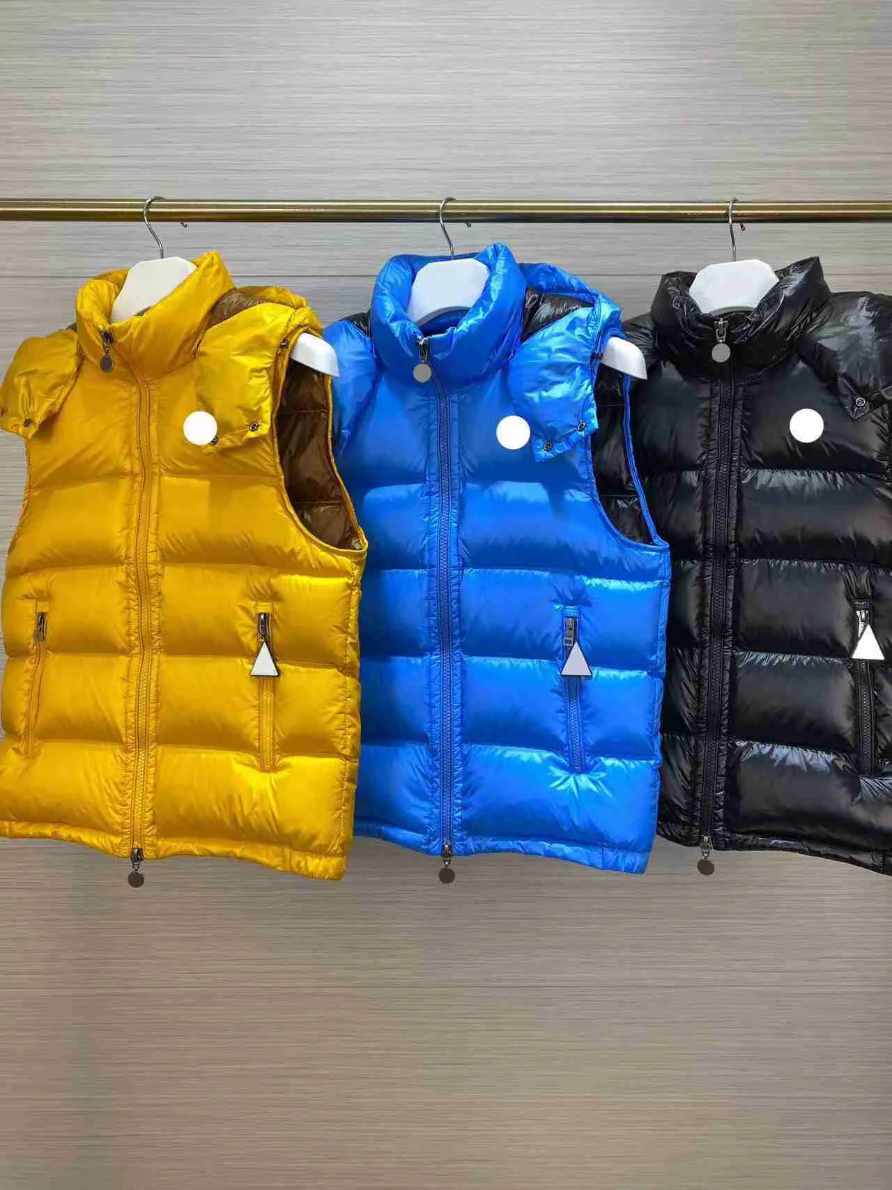 Coletes masculinos 2023 Designer mens puffer jaqueta bordado crachá luminoso manter quente jaqueta de inverno homens luxuoso jaqueta tamanho 1/2/3/4/5