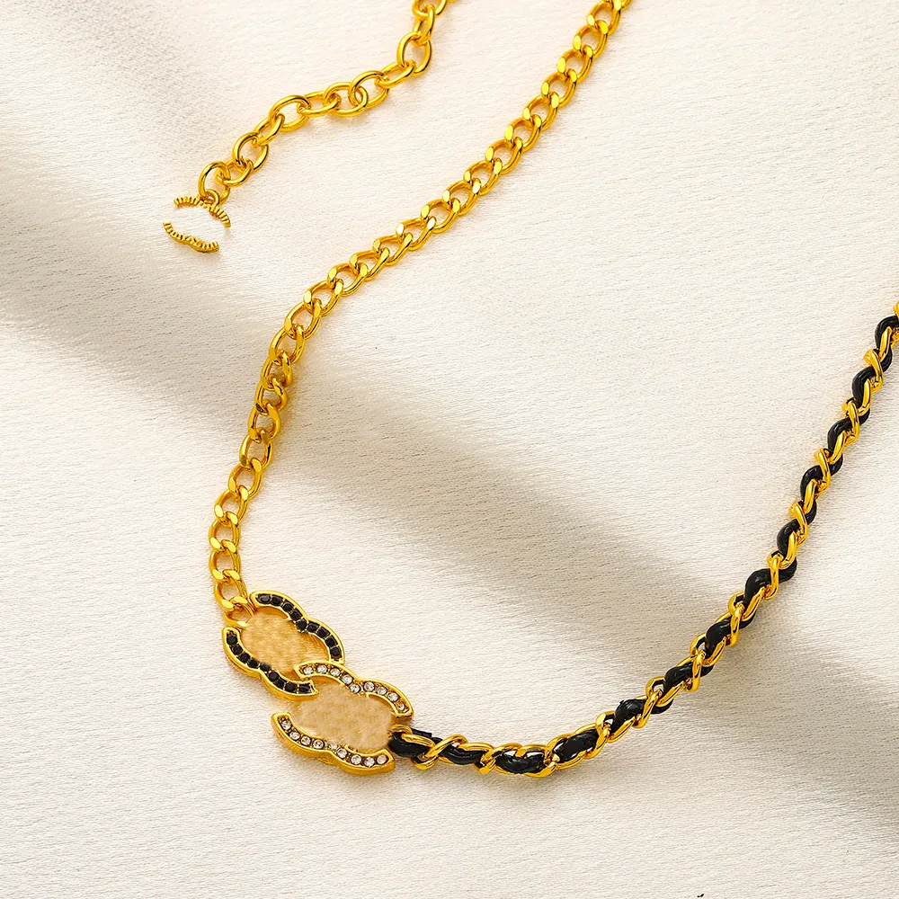 Berömd designerhalsband för kvinnor Guldpläterad kristall Rhinestone Pendant Brand C-Letter Choker Chain Halsband smycken Tillbehör Hög kvalitet