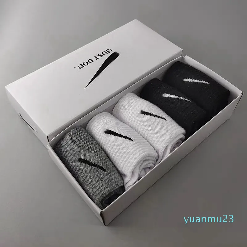 Socke Herren Großhandel Strümpfe Sportsocken Mode Damen Premium Baumwolle Klassisch Buchstabe Atmungsaktiv 100 % reine Baumwolle Basketball Fußball Outdoor Geschenkbox NK