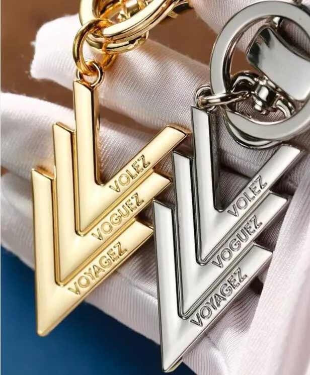 Fashion Designer Keychains Metal Letter Keychain VOYAGEZ Car Key Chain Key Ring for Luck Men Women with Original Gift Box louiselies vittonlies