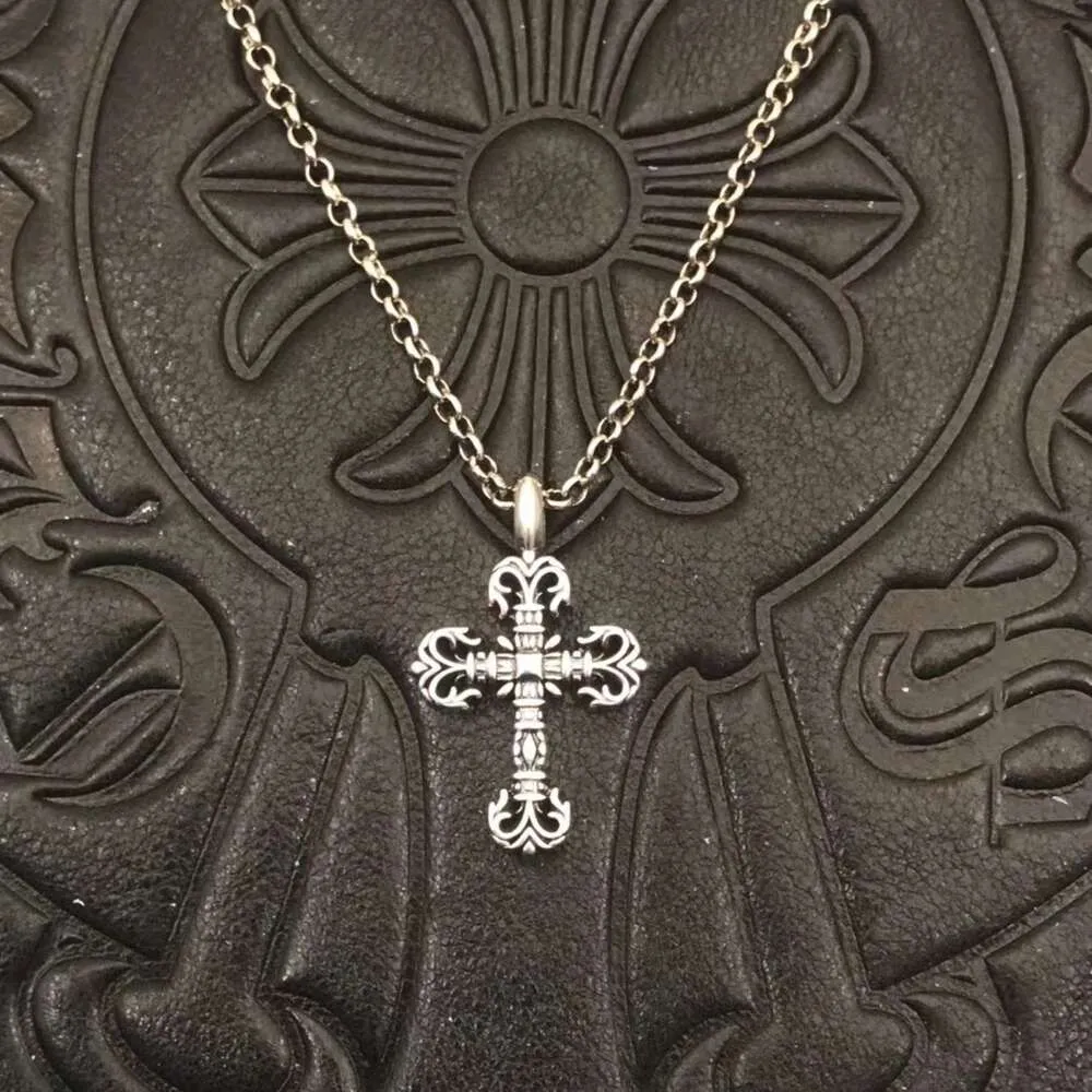 2024 Designer Marque Cross CH Collier pour Femmes Luxe Chromes Croquet Flamme Hommes Hip Hop Vieux Chandail Chaîne Coeur Hommes Classique Bijoux Pendentif Neckchain 5TS3