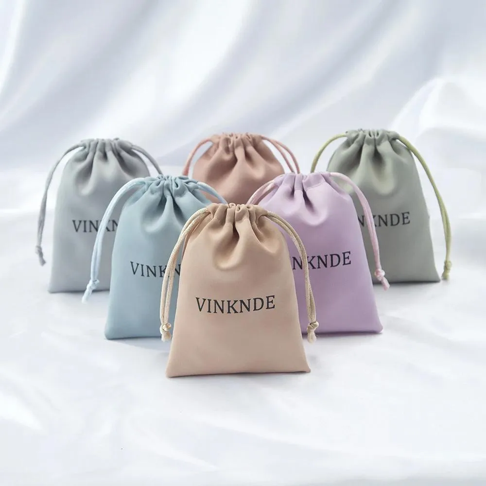Anillos 100 Uds. Bolsas de dulces de recuerdo de boda con cordón de marca personalizada 7x9cm bolsas de embalaje de joyería bolsa de cosméticos de satén de seda