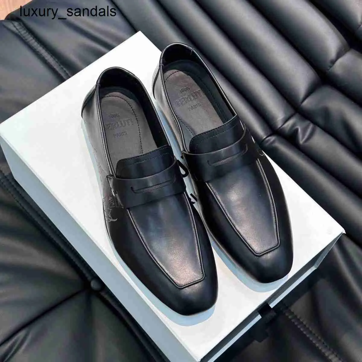 Berluti Mens Sapatos De Couro Vestido Sapato Brus Novo Negócio Casual Conjunto Pés Moda Mens Feito de Genuíno com Couro de Um Passo Escritório Formal Rj