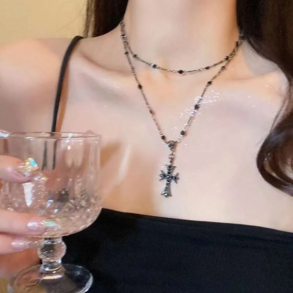 2024 Designer Brand Croce Ch Collana per le donne Cromi Scuro Nero Zircone Perline Estate Lungo Doppio strato Collo a catena Collare Cuore Uomini Classici Gioielli Ciondolo K1md