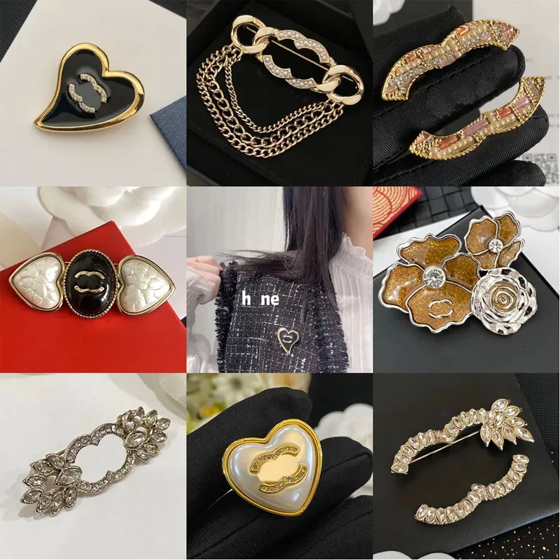 High Quality Pins Brooches Various New Internet Celebrity Women Brooche Fashion Designer Pins Pearl Crystal Copper Woman Accessories For Dinner Party