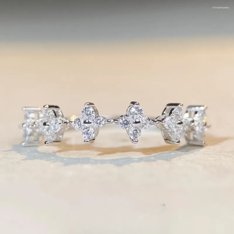 Anelli a grappolo Gioielli di moda Argento di lusso Personalizzato Set di fidanzamento per matrimonio Set regalo di compleanno per anniversario