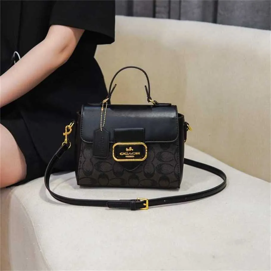 Number 5821 High quality for women 2023 New French fashion design One shoulder handbag versatile crossbody bag 70% off online sale