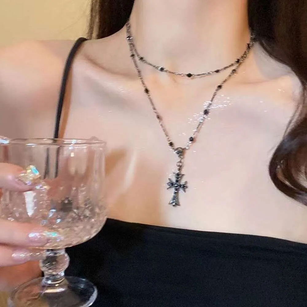 2024 Designer Brand Cross Ch Necklace For Women Chromes Dark Black Zircon Pärled Summer Long Double-Layer Neck Chain Collar Heart Men Classic Jewelry Pendant OEYG