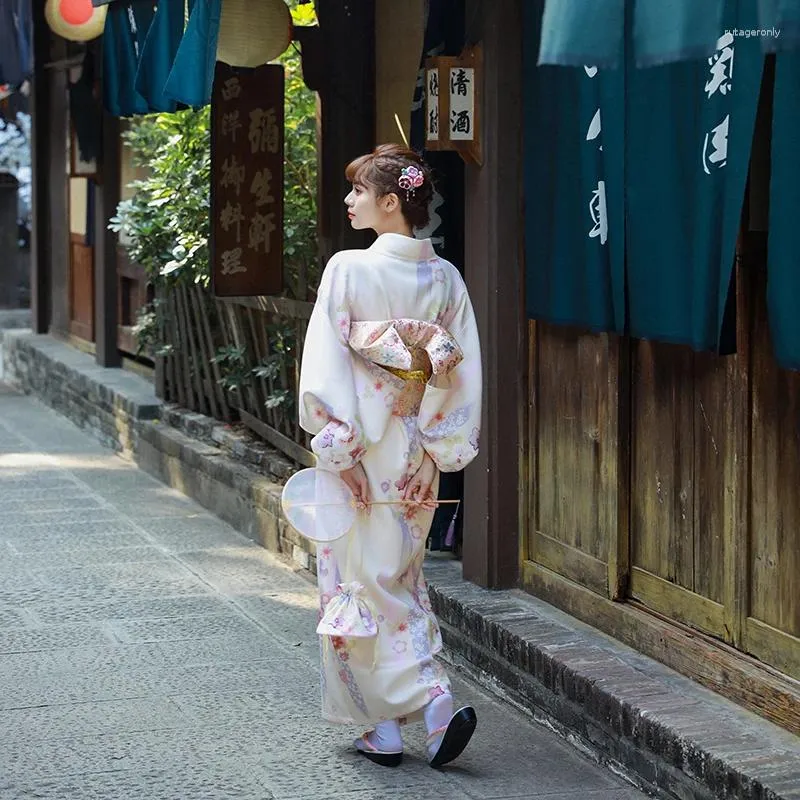 Etniska kläder japanska modifierade kimono cherry blossom färskt ljus beige formell slitage kvinnor yukata