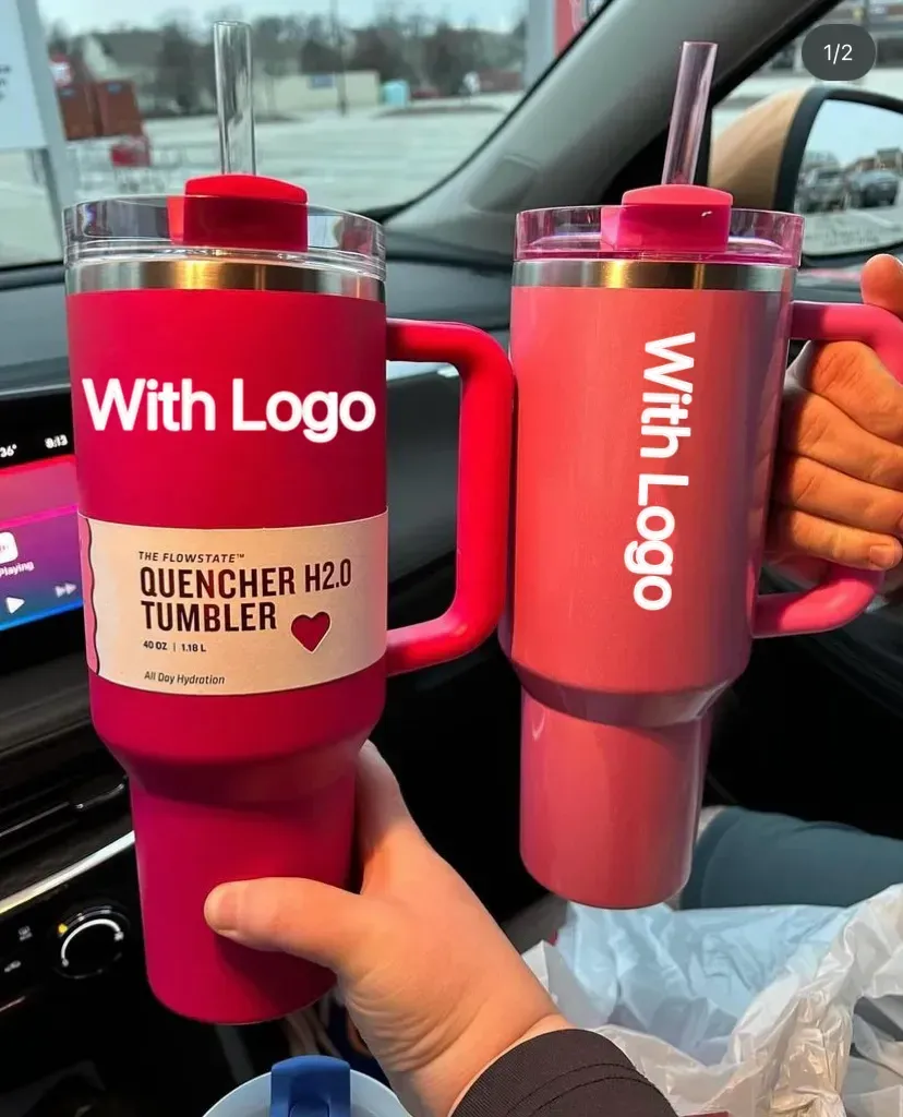 Vendi bene Bicchieri da 40 OZQuencher lamingo Rosa San ValentinoCosmo Parada Regalo Flamingo in co-branding Bicchieri in acciaio inossidabile da 40 once con manico Coperchio Paglia Tazze per auto Bottiglie d'acqua