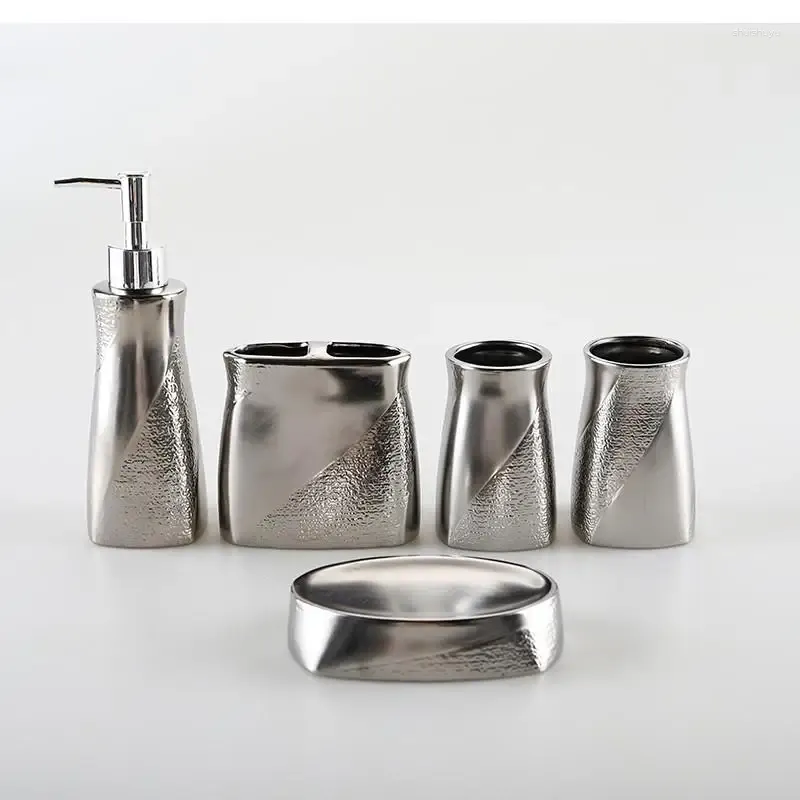 Badtillbehör Set badrumsdekoration Tillbehör Silver Ceramic Lotion Bottle Tooth Brush Holder Soap Dish Miewash Cup Tandkräm