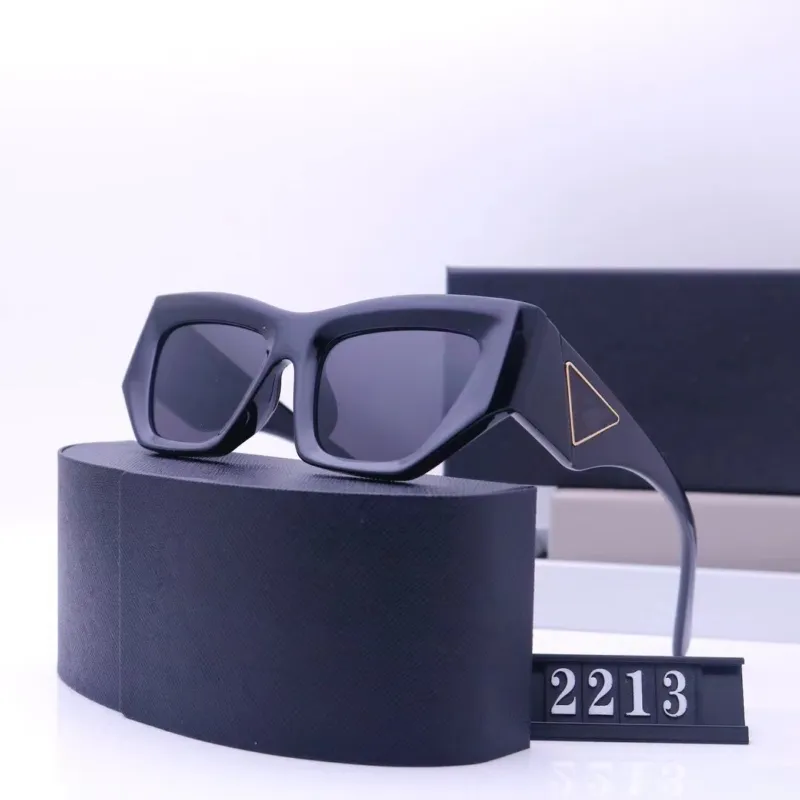 2024 Nya varumärkesdesigner solglasögon mode kvinnor fyrkantiga enkla solglasögon triangel märke unisex lyxiga nyanser