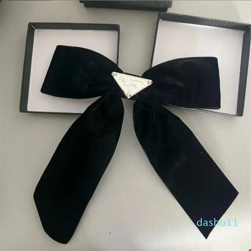 Designer de metal tubarão clássico triângulo preto bowknot letras grampo de cabelo feminino presente hairjewelry estilo vintage headwear 20 estilo