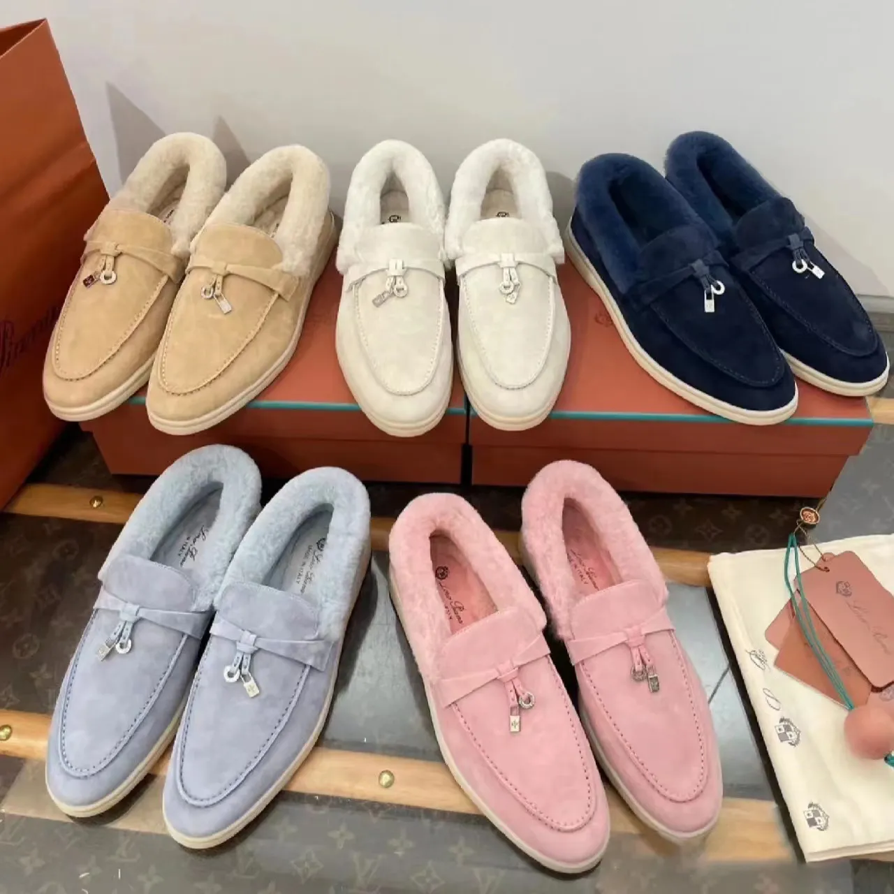 10a Charms Walk di alta qualità da donna Mocassino Scarpe eleganti da donna da uomo di lusso Scarpe da tennis firmate calde loro Low Mocassino tazz da esterno piana Pelle piatta Sneaker da scarpa casual