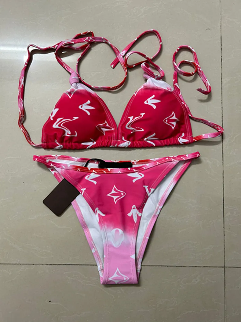 2024SS Projektant Swimsuit Kobiety Vintage Thong Mikro Incolle Up Womens Bikini Sets Drukowania kąpielowe Kąciki Letnie plaż