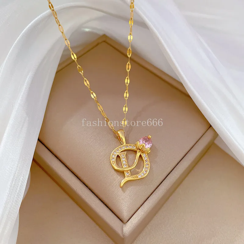 Letter D Rose Flower Hollow Out Rhinestone Pendant Bohemian Halsband Koppar Zirkon Rostfri kedja Mors dag Den bästa gåvan