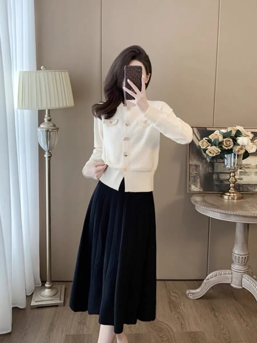 Cel 2024 High quality designer brand Autumn/Winter New Wool Knitwear Black Half Skirt Two Piece Set Women's temperament set Birthday Gift Valentine's Day Gift