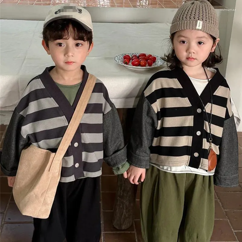 Jackor hjort Jonmi 2024 Spring Baby Boys Striped Cardigan Coats Korean Style Children Denim Patchwork Ytterkläder Kidskläder
