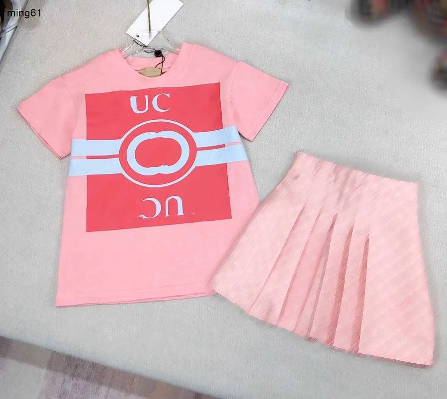 العلامة التجارية Girls Tracksuits Baby Dress Suits Third T-Shirt Set Size 100-160 Kids Designer Closeer Sleved Sleeved and Skirt Jan20