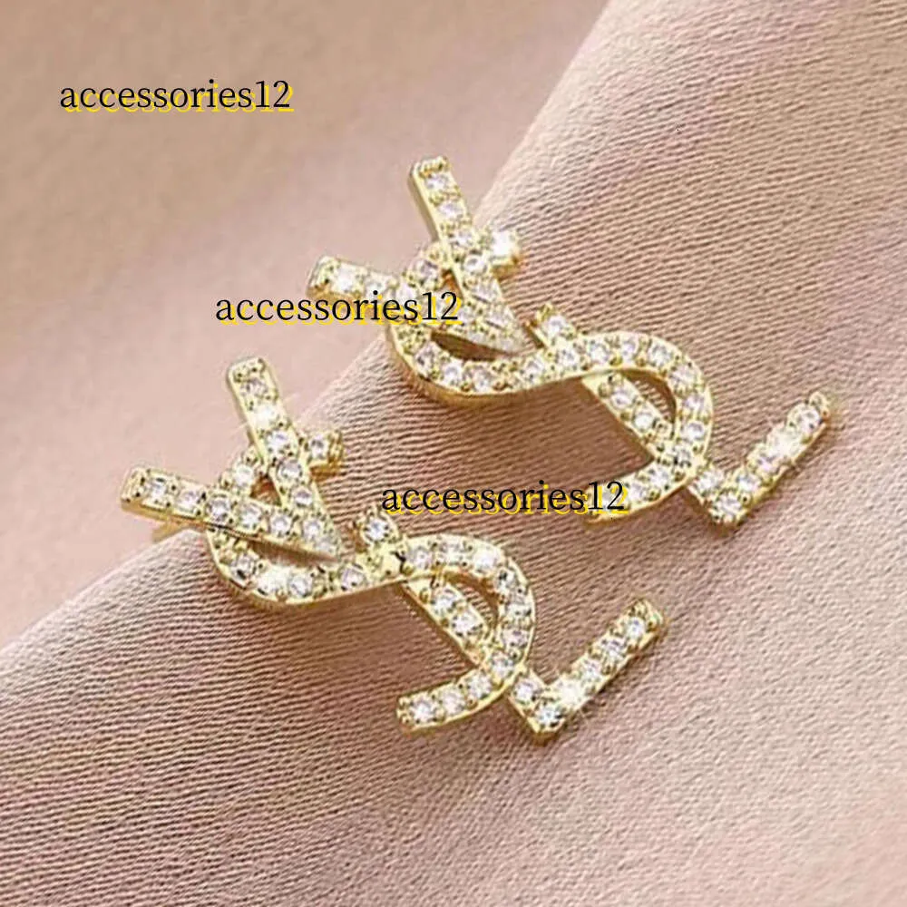 Stud 18k Gold Plated Crystal Letter örhängen Kvinnor Europeiska 2024 POPULAR Simple Designer örhängen bröllop brud smycken gåva oorbellen aretes designer örhängen örhängen