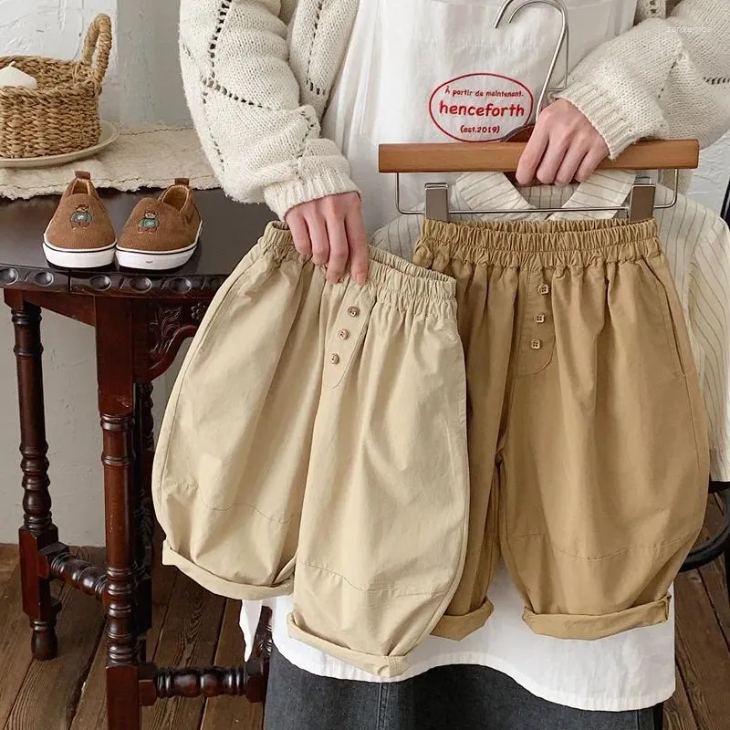 Pantaloni per bambini pantaloni da ragazzo per bambini primaverili e autunno 2024 in stile coreano in stile coreano di colore coreano