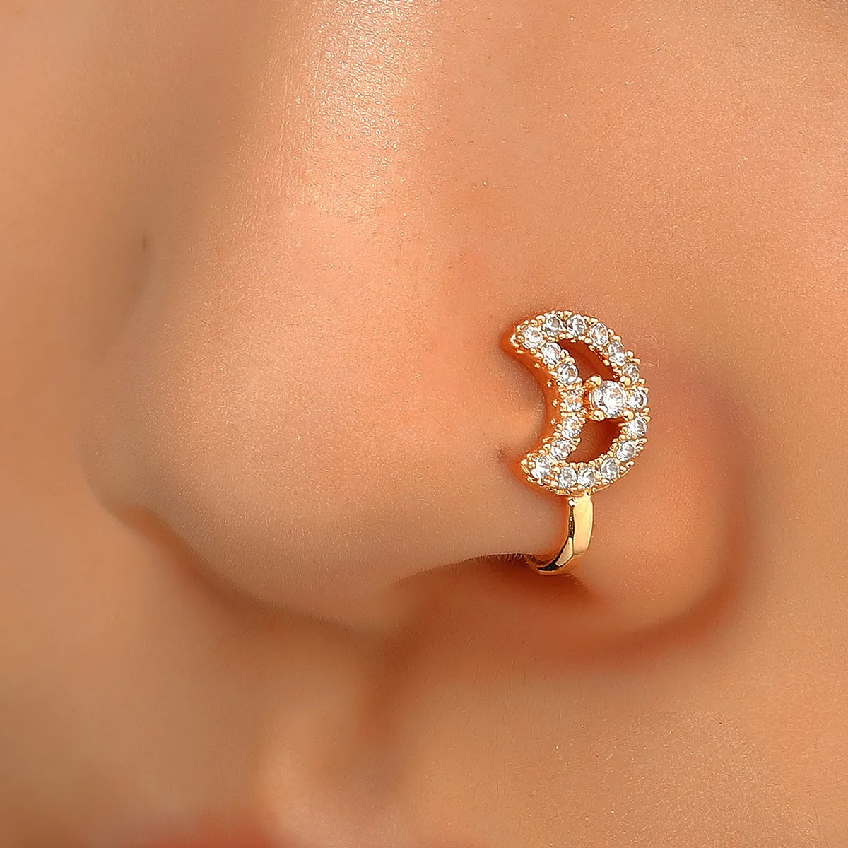 Clip per naso a forma di U non perforata intarsiata in rame con anello per naso a corona di cuore a forma di stella in zircone, decorazione per foratura dell'accessorio per naso non perforato