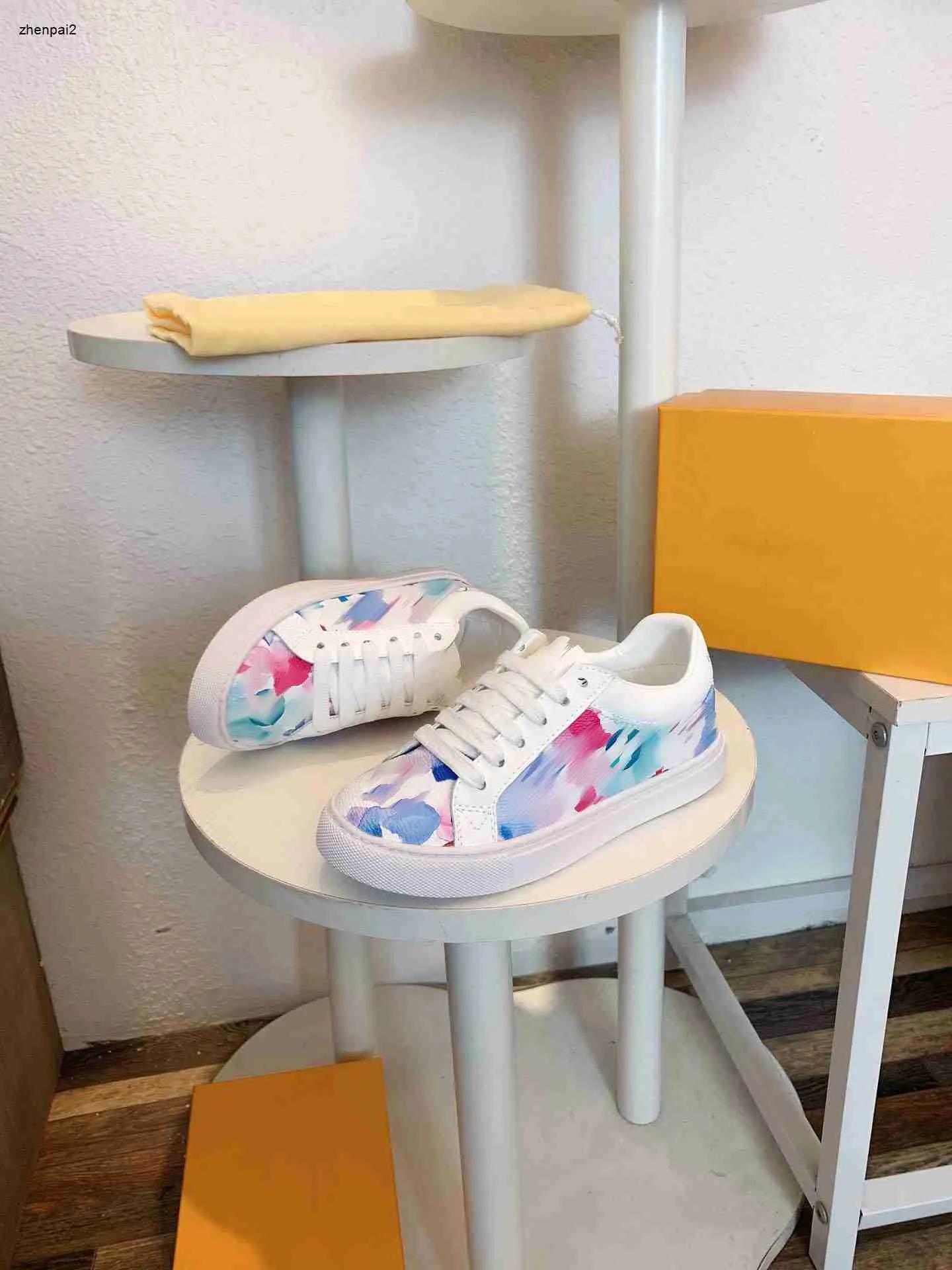 Bambini di lusso Scarpette bianche Scarpe da ginnastica per bambini con stampa floreale colorata Taglia 26-35 Scatole incluse Scarpe per ragazzi e ragazze di stili multipli Jan20