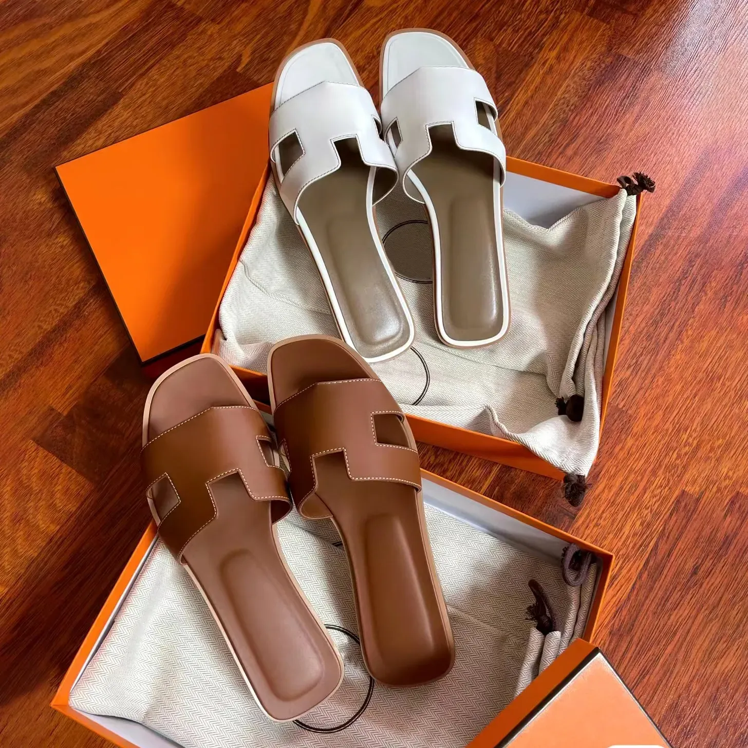 Designer-Frau-Sandale, Damen-Slide, Mode, Pool, Herren-Damen-Schuhe, Leder, flache Sandale, neueste Sommer-Outdoor-Damen, schwarz, weiß, Strand-Loafer-Slider, Sloman