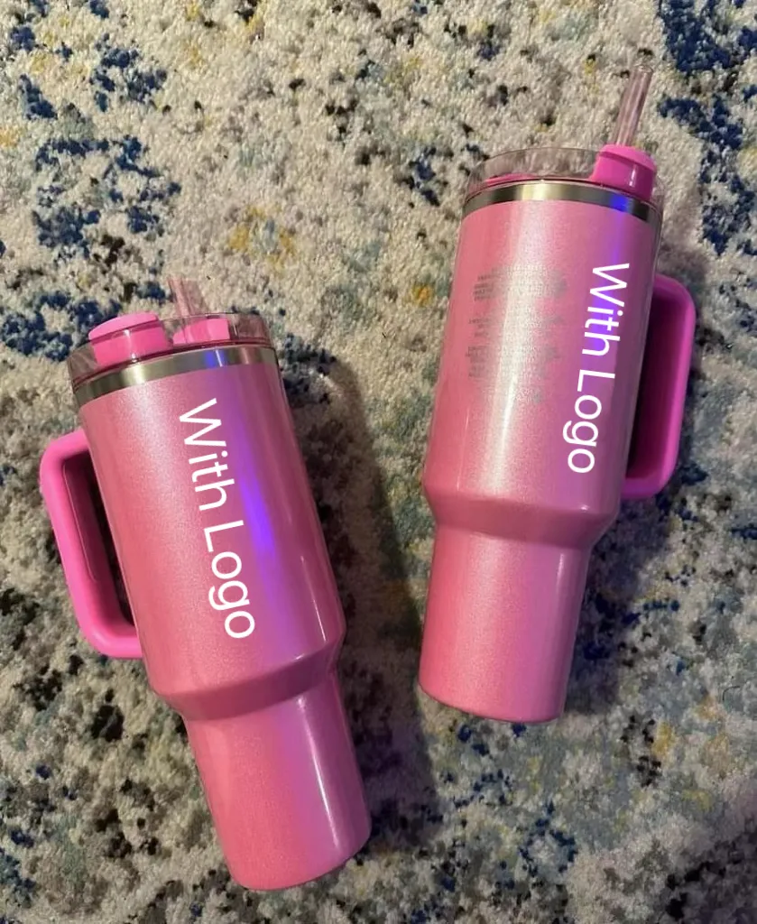 Vender Weill H2.0 40 OZ THE QUENCHER Canecas Cosmo Pink Parade Target Copos vermelhos Copos isolados para carro Copos de café em aço inoxidável Termos Barbie Pink Tumbler Presente de dia dos namorados