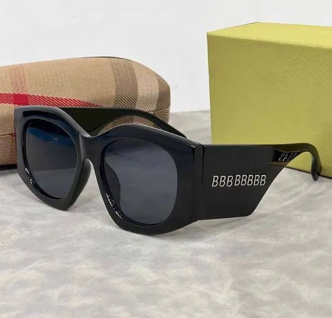 designer zonnebrillen dames heren mode-stijl vierkant frame zomer gepolariseerde zonnebril met brede brilpoten klassieke retro bril 7 kleuren optioneel met doos