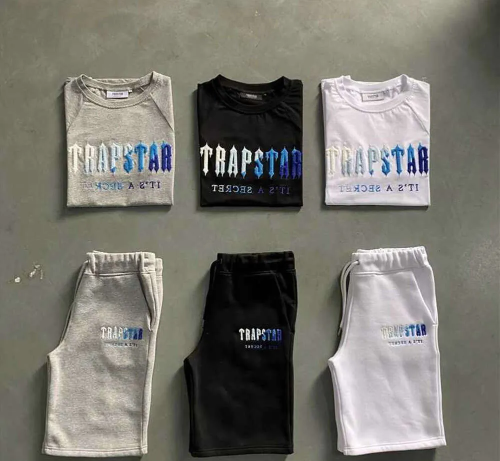 T-shirt da uomo Trapstar Set con lettera ricamata Tuta a maniche corte in peluche Pantaloncini di movimento corrente 3312ess