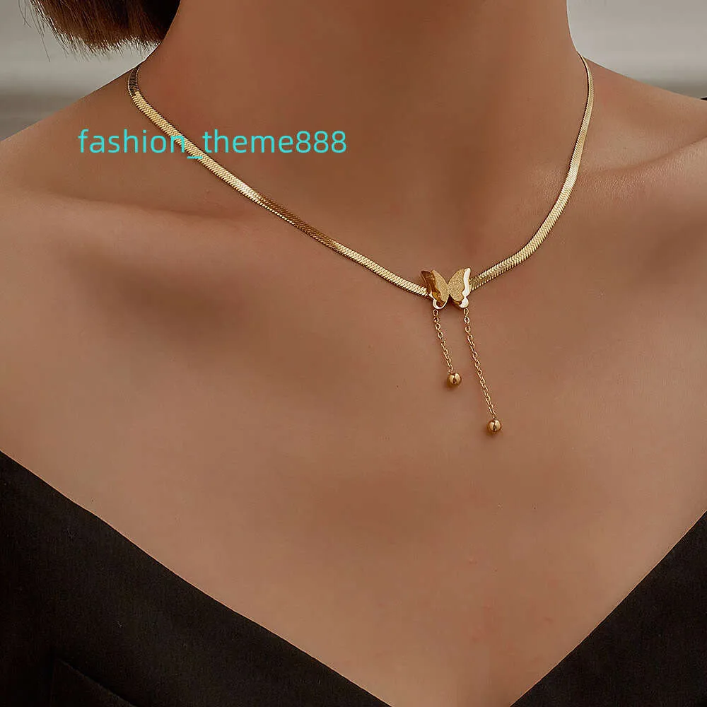 Collier pendentif papillon givré plaqué or en acier inoxydable de luxe léger, bijoux à la mode pour femmes