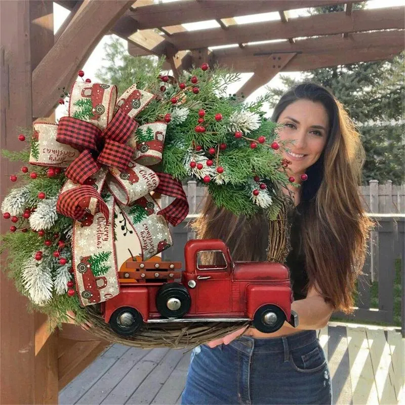 Couronne de fleurs décoratives de noël, décoration de porte d'entrée, guirlande de fleurs, lumière de fenêtre de chalet de noël