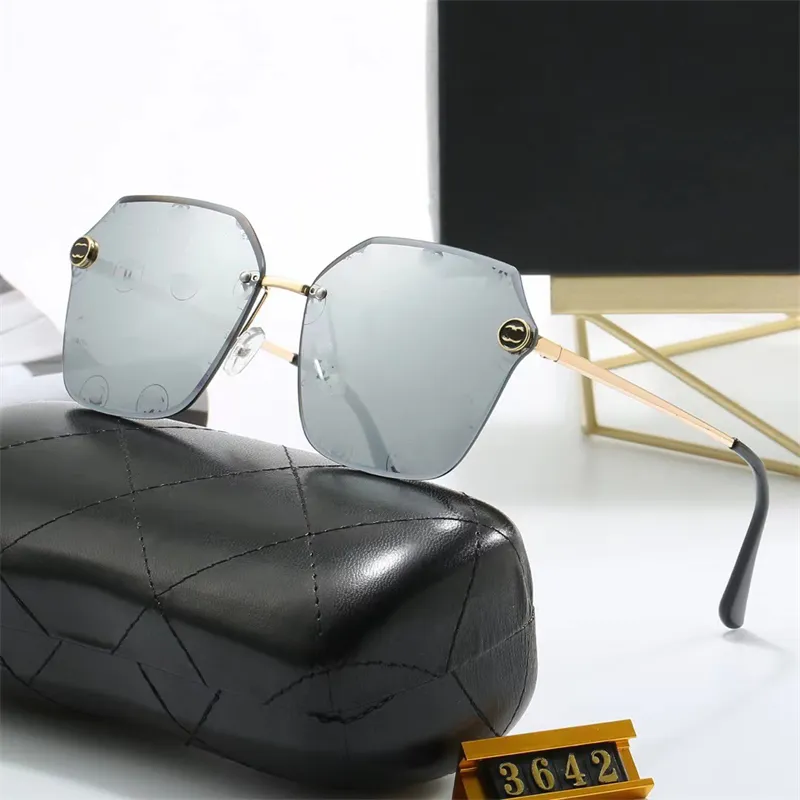 클래식 럭셔리 디자이너 선글라스 여성 남성 안경 반투명 야외 음영 PC 프레임 패션 클래식 레이디 일 선 유리 고객 자주 구매