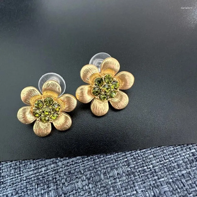 Stud Earrings Retro Plant Literary Fresh Green Stamens Brushed Golden Flower For Women