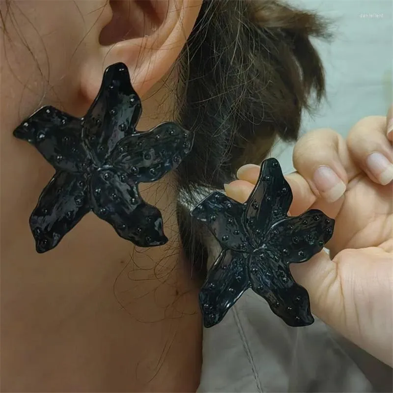 Stud Earrings 2024 Retro Exaggerated Black Flower Fashion Design Irregular Metal Pattern Women Daily Jewelry Gifts