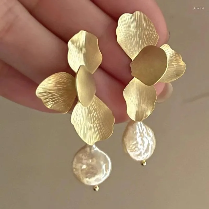 Boucles d'oreilles pendantes Style Baroque pour femmes, pétale de coquille de perle, couleur gelée, fleur de cristal, déclaration, grands bijoux Brincos