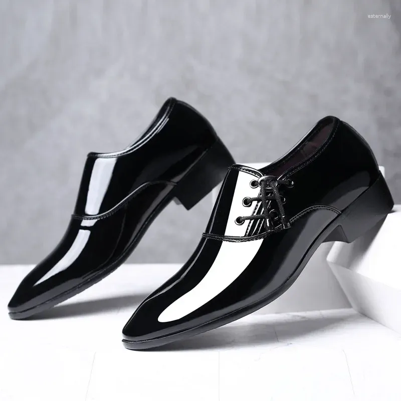 Chaussures habillées tendance cuir verni italien pour hommes chaussures d'affaires à lacets Oxfords plus taille mâle fête de mariage noir
