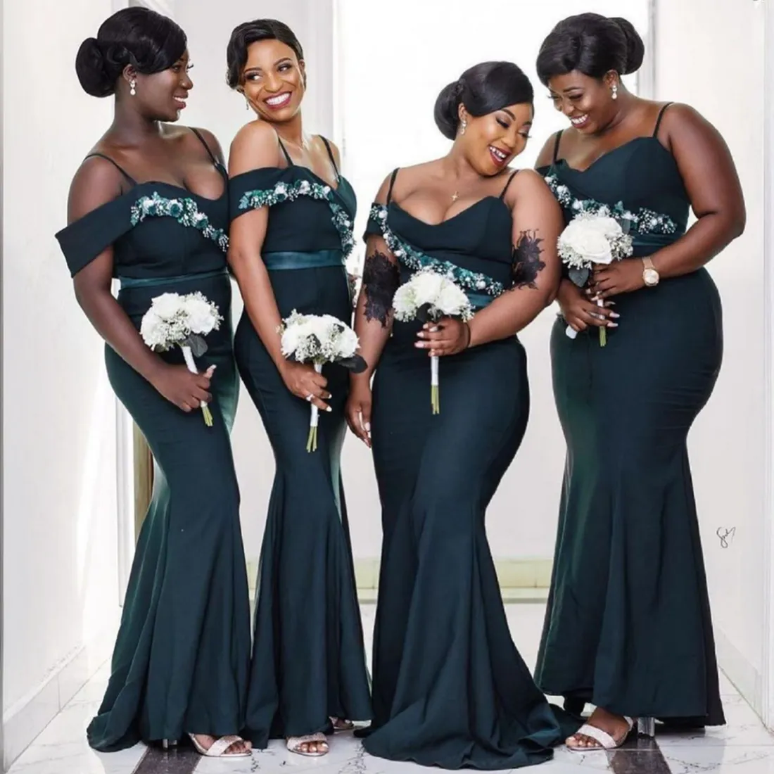 Dark Green Junior Bridesmaid Dresses Mermaid V Neck Spaghetti Straps Beaded Lace Long Bridesmaid Dress For Girls for Black Women Wedding Guest Wear in Wedding NR015