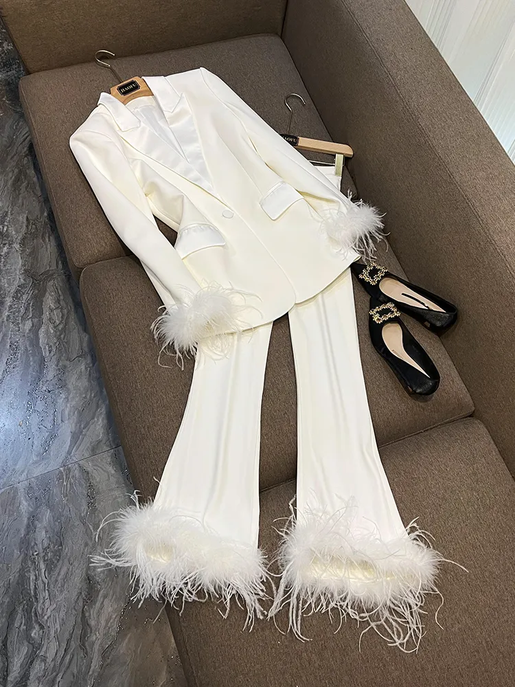 2024 Spring White / Black Solid Color Feather اثنين من السراويل مجموعات الطويلة ذات الأكمام الطويلة ذات الألواح المغطاة بألواح أعلى + سروال طويل تم تعيين بدلات من قطعتين O4J151401